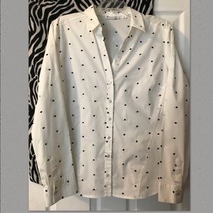 🌸NEW w/o tags. White button down w/⚫️polka dots